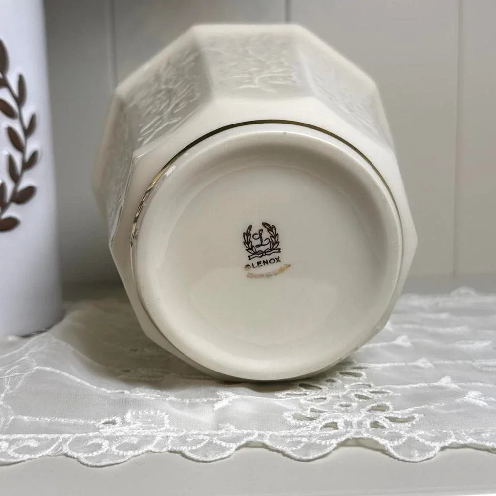 Vintage Lenox Ivory Embossed Cachepot Planter 24K Gold‎ Trim